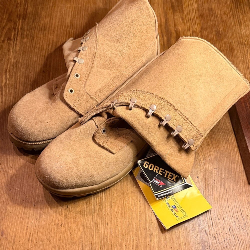 GORE-TEX Beige Outdoor Boots